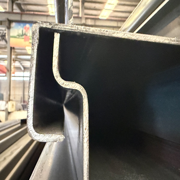 700 High Strength Trailer Waterproof Side Beam for Semi Trailer Cargo Box - الصورة 3