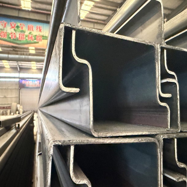 700 High Strength Trailer Waterproof Side Beam for Semi Trailer Cargo Box - الصورة 2